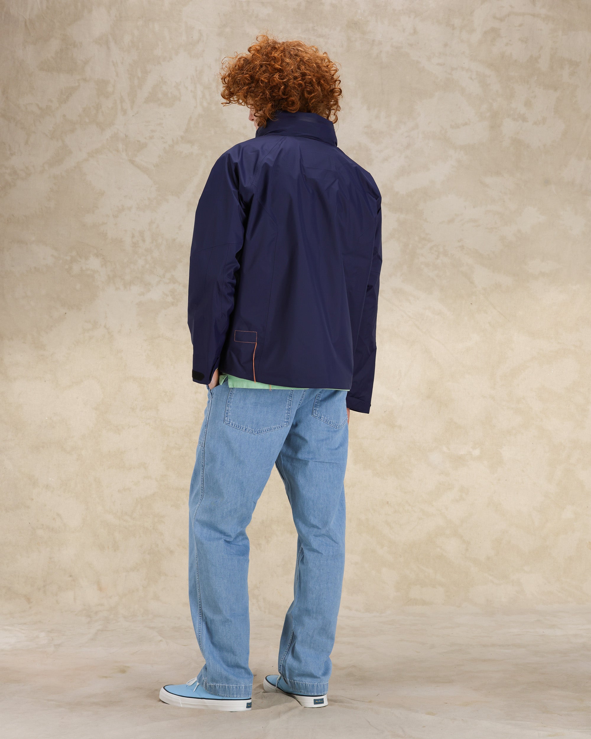 WALKING-LEO08            NVY